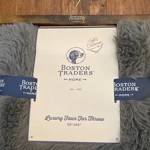 Boston traders home blanket top